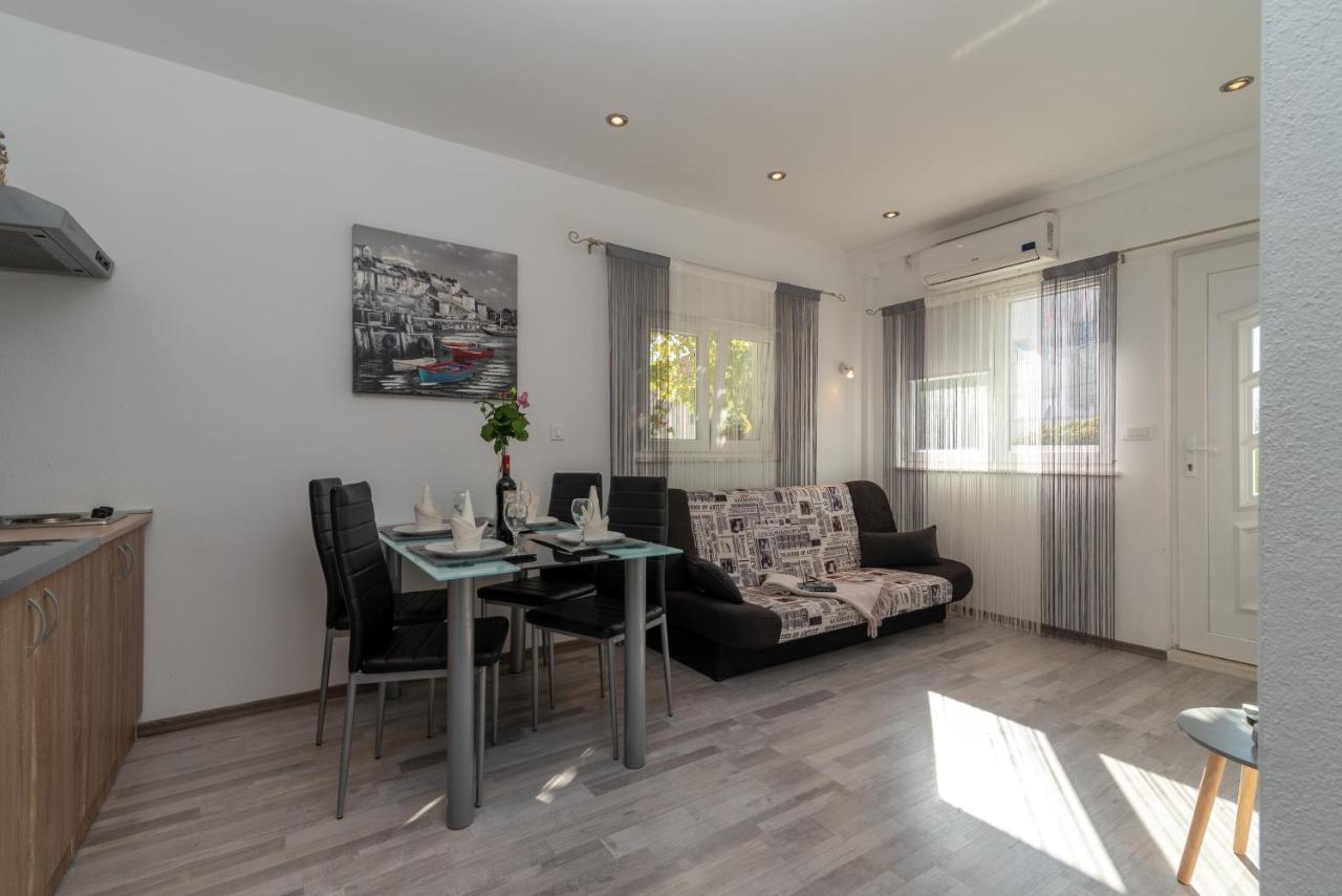 Apartments Bruna Трогир Екстериор снимка