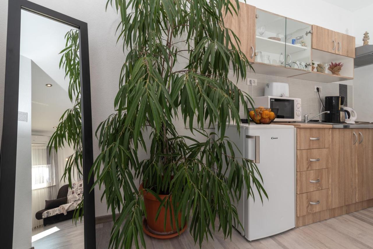 Apartments Bruna Трогир Екстериор снимка