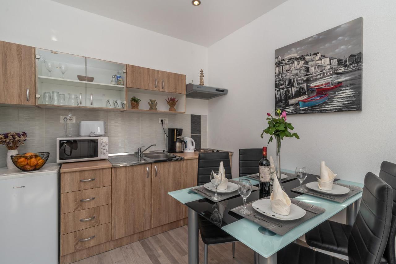 Apartments Bruna Трогир Екстериор снимка