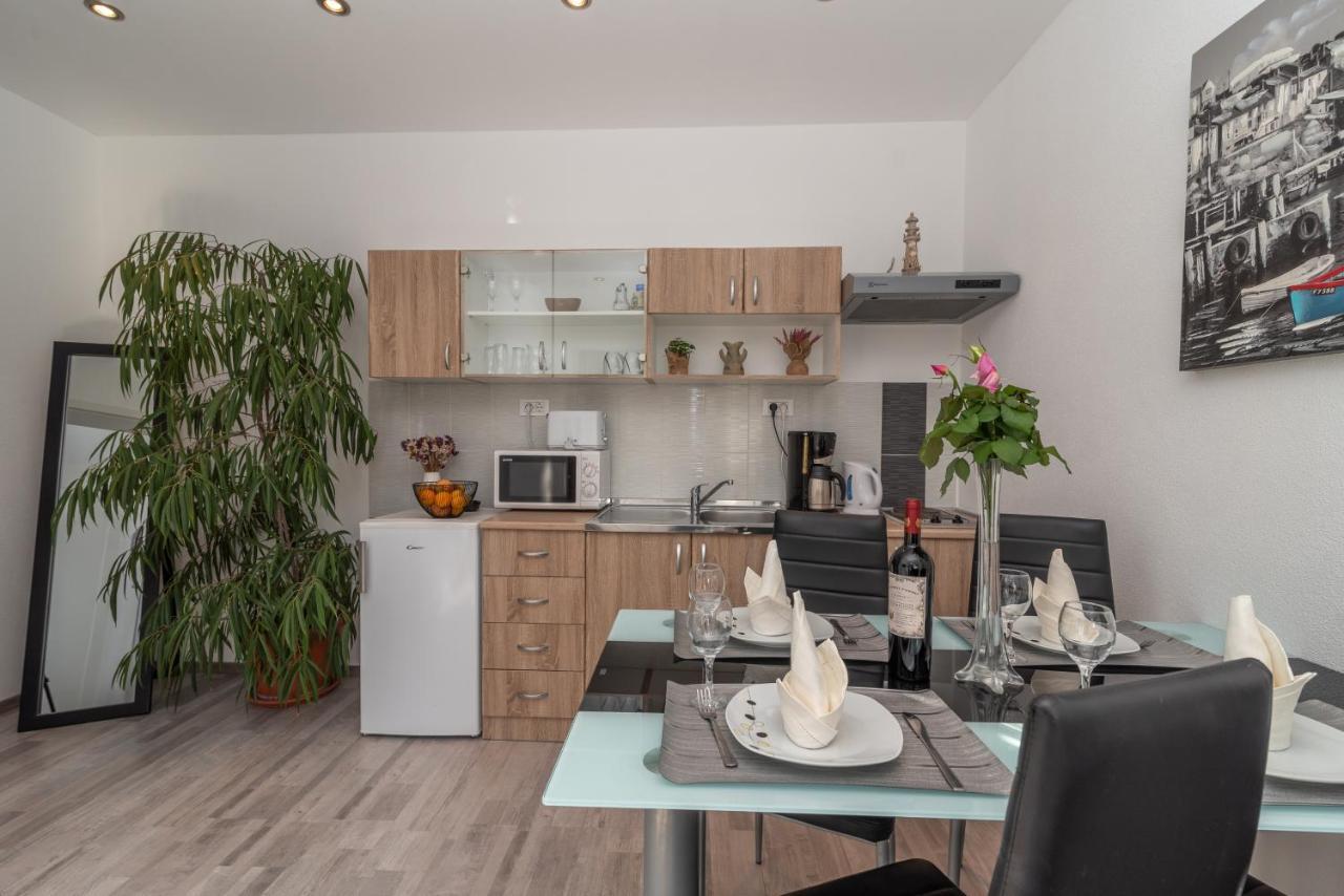 Apartments Bruna Трогир Екстериор снимка