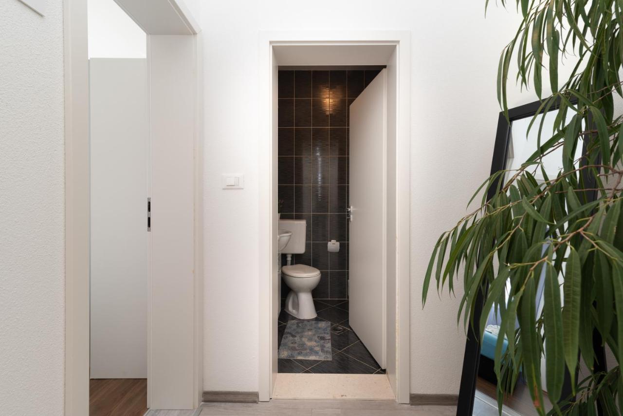 Apartments Bruna Трогир Екстериор снимка