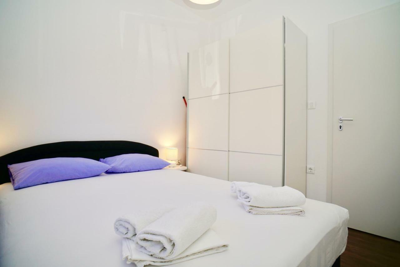 Apartments Bruna Трогир Екстериор снимка