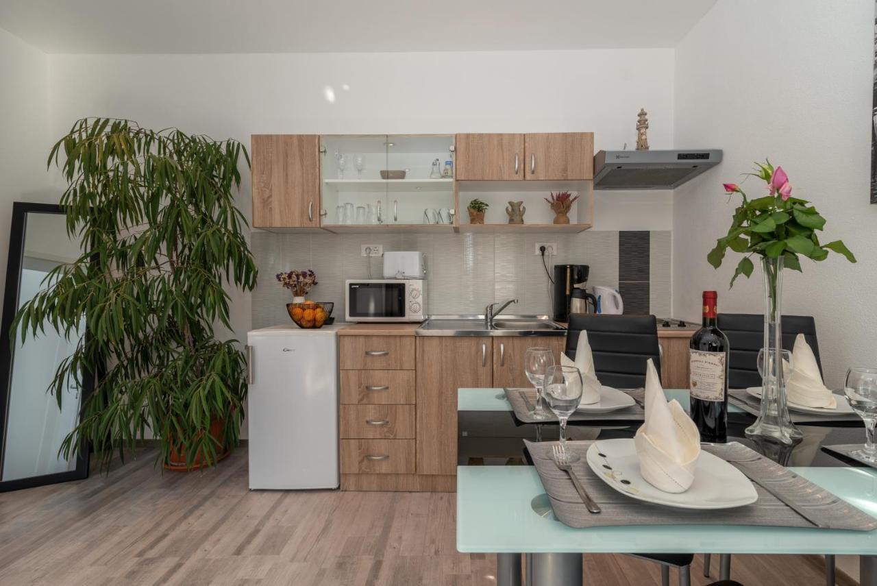 Apartments Bruna Трогир Екстериор снимка