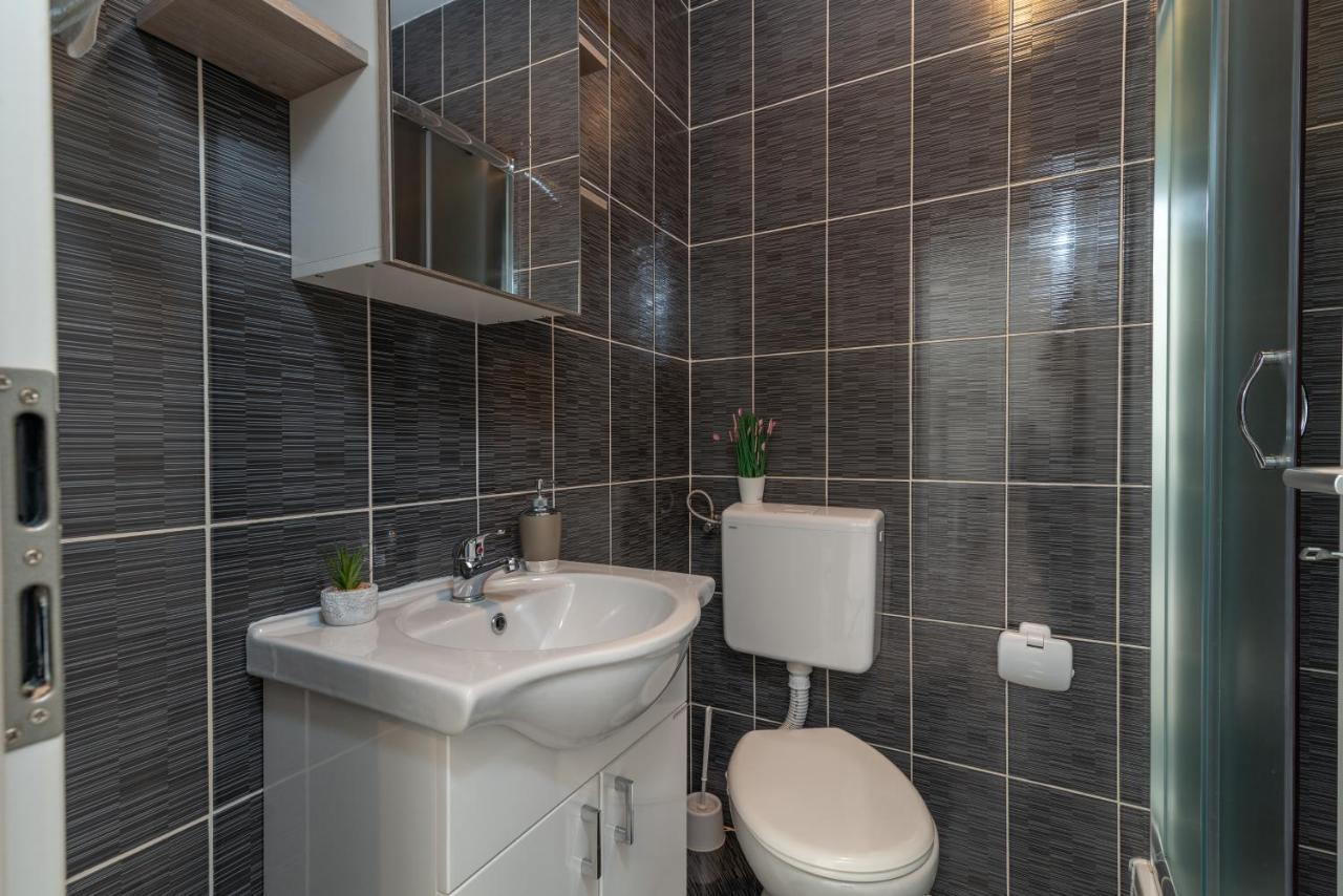 Apartments Bruna Трогир Екстериор снимка