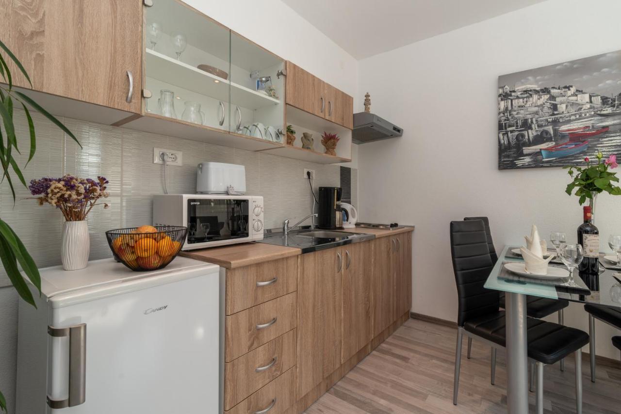 Apartments Bruna Трогир Екстериор снимка