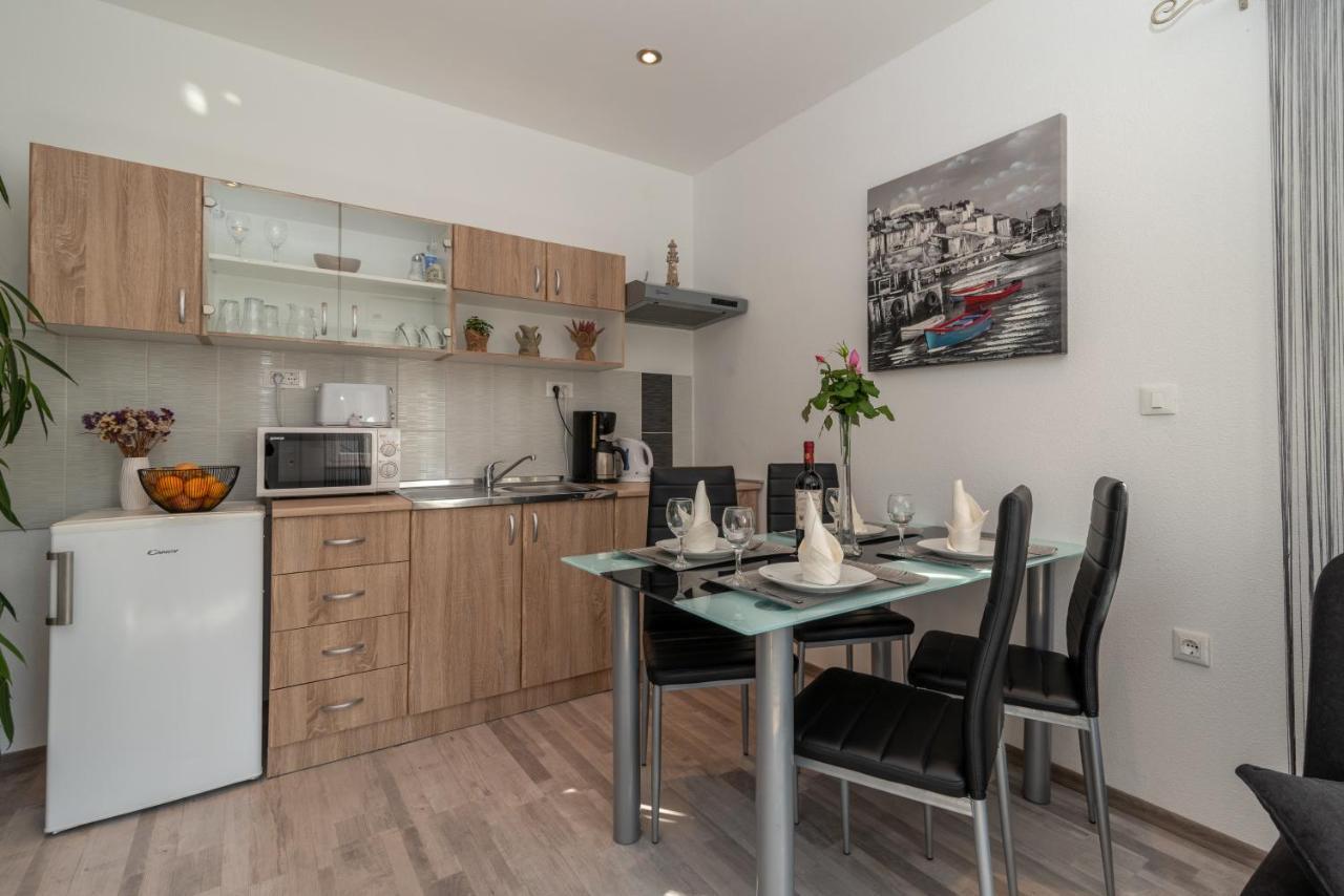Apartments Bruna Трогир Екстериор снимка