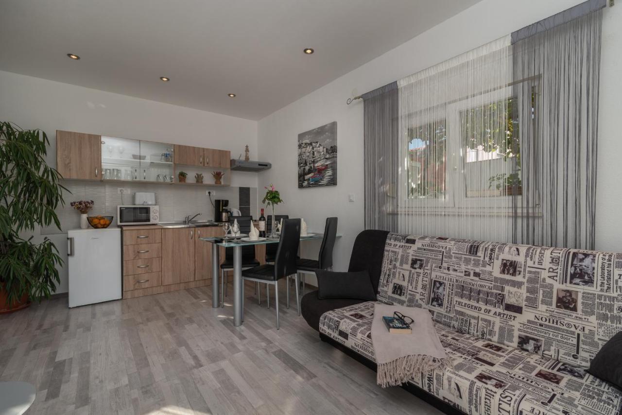 Apartments Bruna Трогир Екстериор снимка