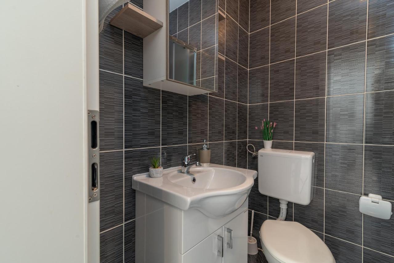Apartments Bruna Трогир Екстериор снимка
