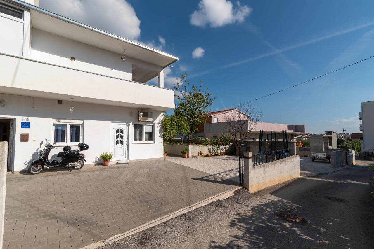 Apartments Bruna Трогир Екстериор снимка
